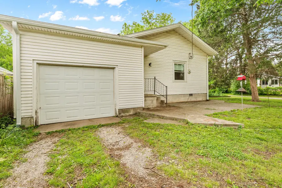 939 S Missouri Avenue, Springfield, MO 65806 - #3