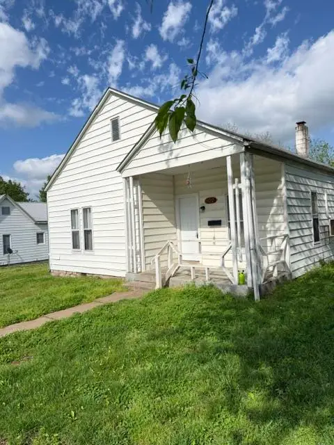 907 Young Street, Neosho, MO 64850