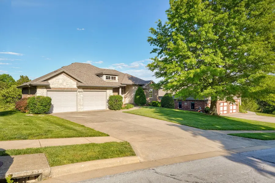 6162 S Hunters Trail, Springfield, MO 65810 - #2
