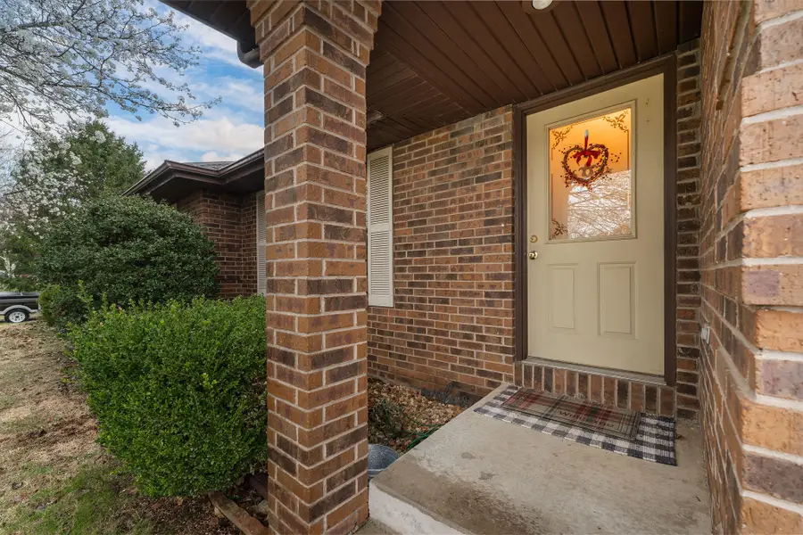 1318 W Meadowbrooke Drive, Ozark, MO 65721 - #3