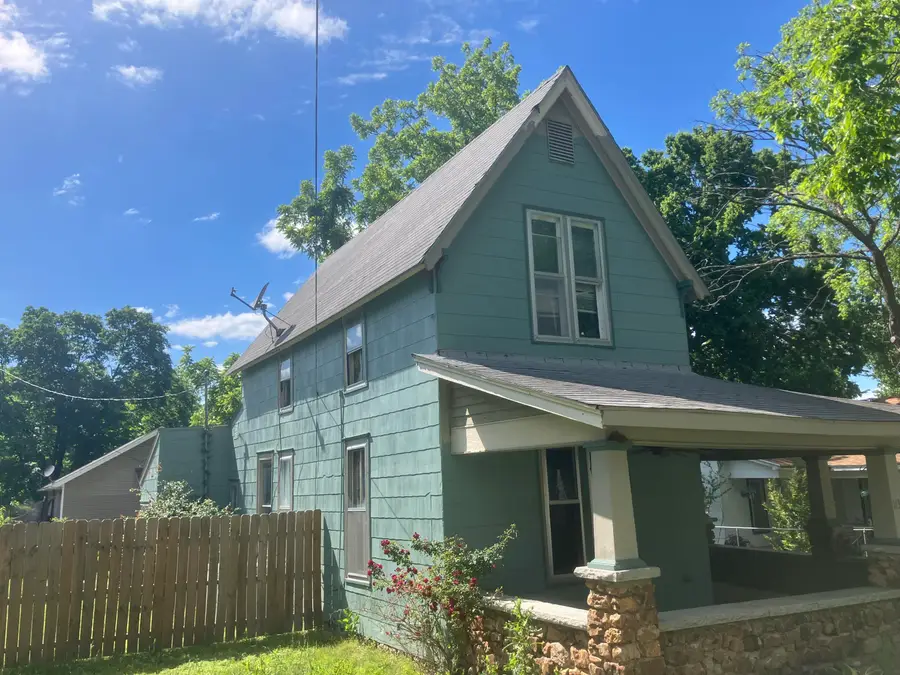 1131 Lyon Street, Carthage, MO 64836 - #2