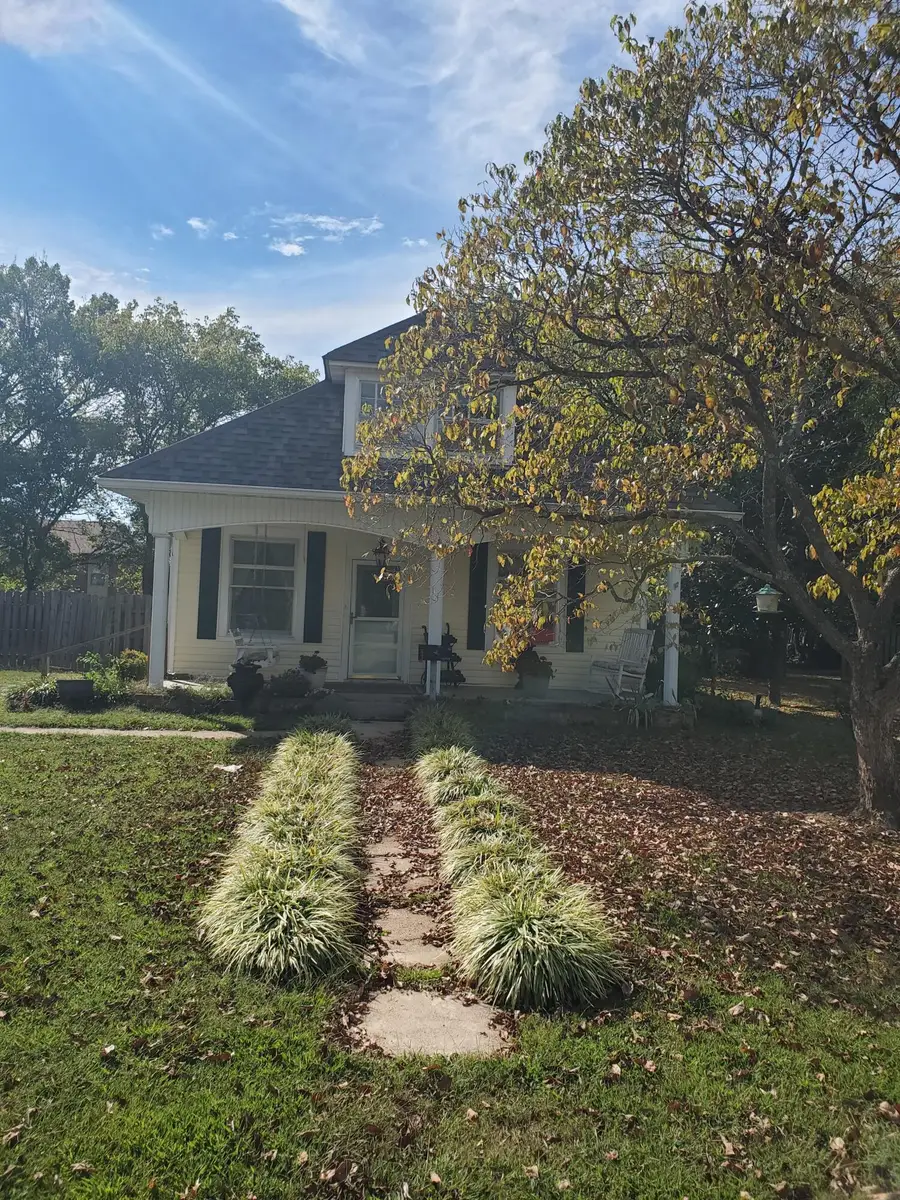 901 Augusta Street, Houston, MO 65483 - #2