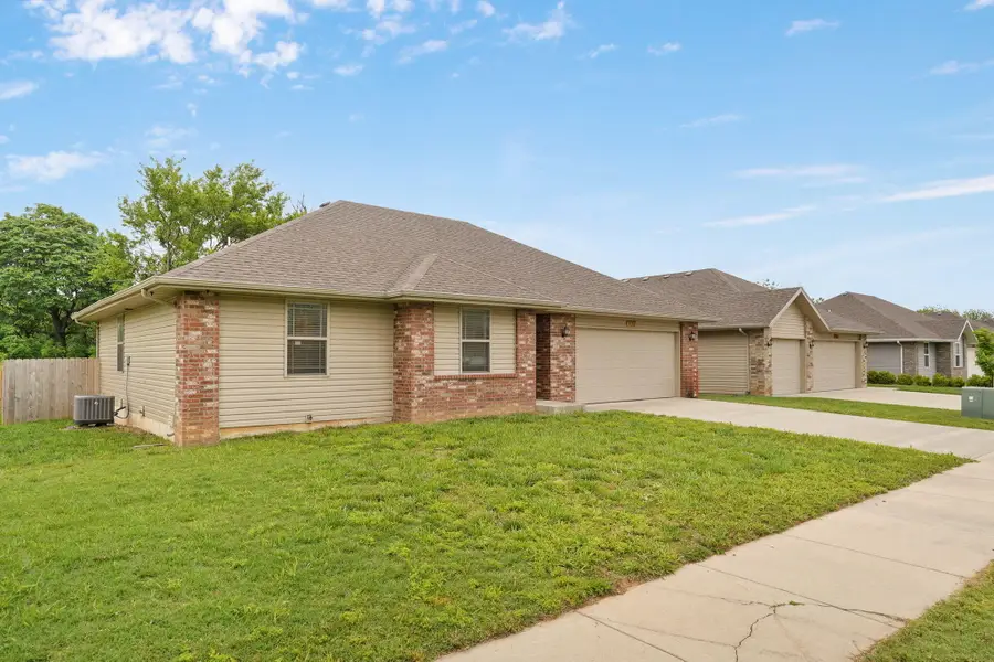 4561 W Tarkio Street, Springfield, MO 65802 - #2