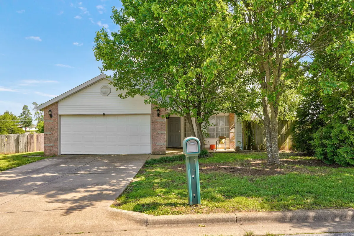 806 E Southridge Street, Nixa, MO 65714 - #1