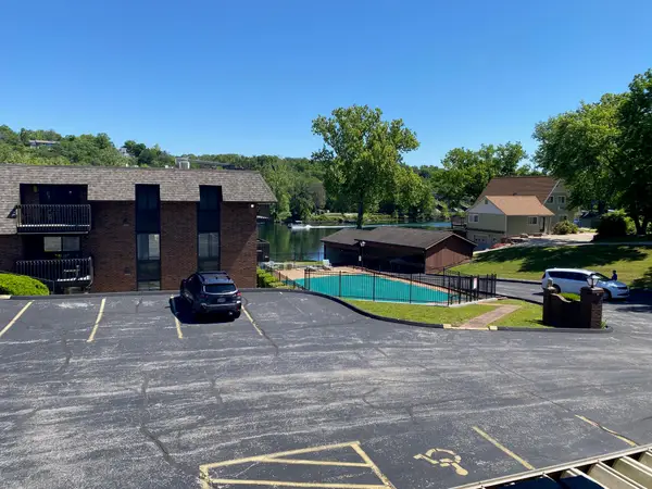 130 Wilshire Drive #30, Hollister, MO 65672