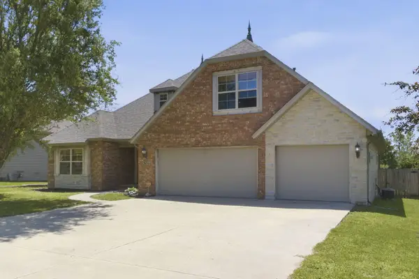 5254 E Hackberry Street, Springfield, MO 65809
