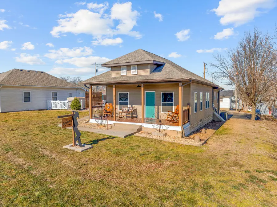 215 W College Street, Branson, MO 65616 - #3
