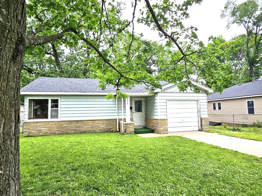 2229 N Kellett Avenue, Springfield, MO 65803 - #2