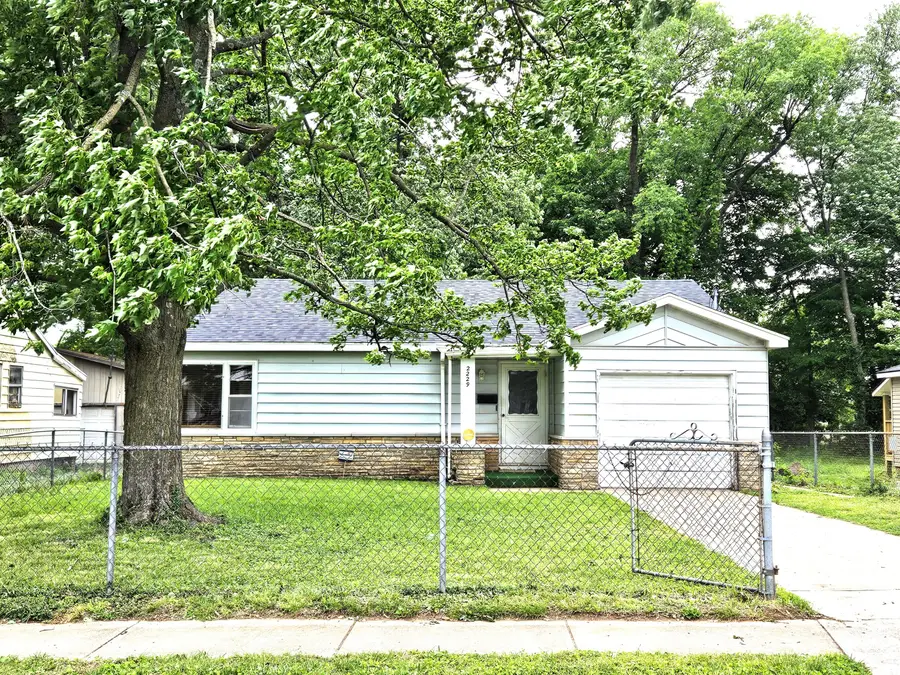 2229 N Kellett Avenue, Springfield, MO 65803 - #3