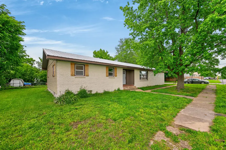 203 W Madison Street, Buffalo, MO 65622 - #3