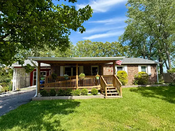 1126 E Crest Drive, Houston, MO 65483