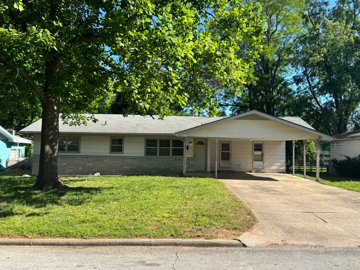 1317 E Cambridge Street, Springfield, MO 65804 - #1