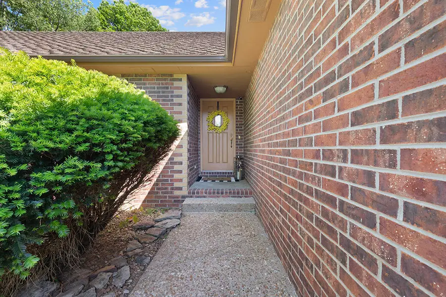 4736 S Stewart Avenue, Springfield, MO 65804 - #2