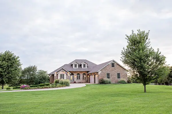 5609 N Farm Road 183, Springfield, MO 65803