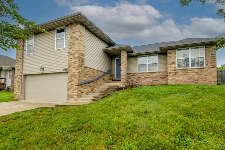 3808 N Spring Brooke Avenue, Springfield, MO 65803 - #3