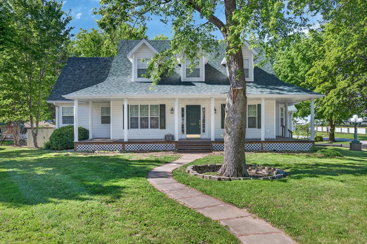 928 Julian Street, Marshfield, MO 65706 - #1