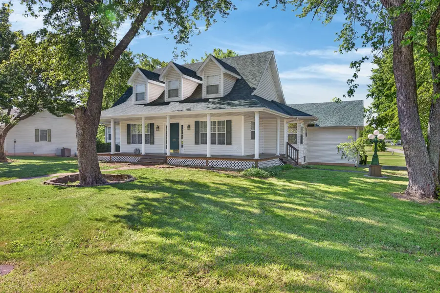 928 Julian Street, Marshfield, MO 65706 - #3