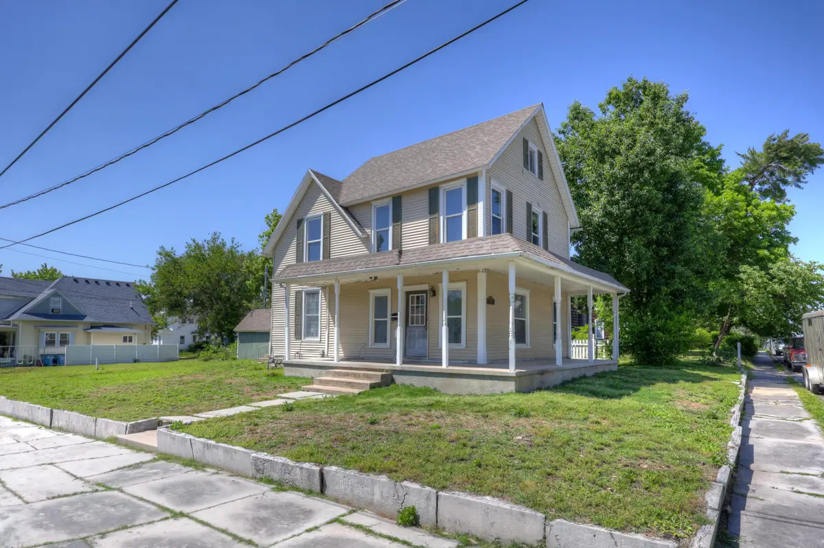 813 Lyon Street, Carthage, MO 64836 - #1