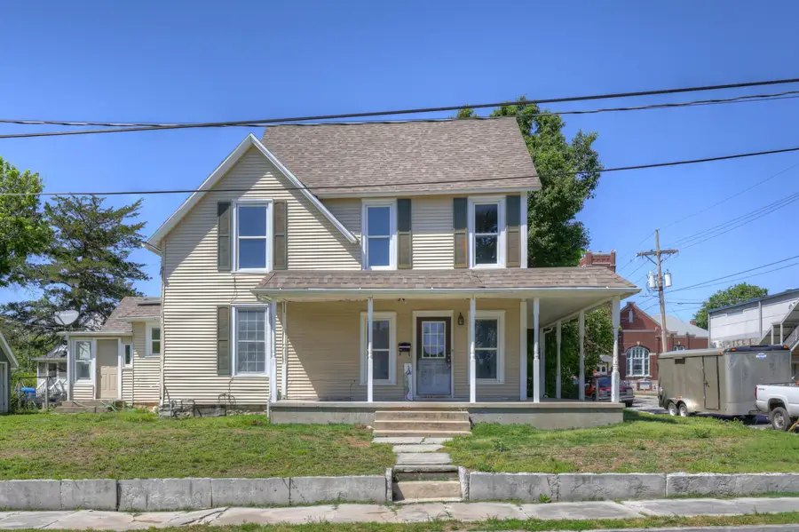 813 Lyon Street, Carthage, MO 64836 - #3