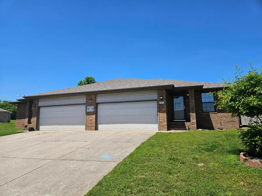 601 W Warren Avenue, Ozark, MO 65721 - #3