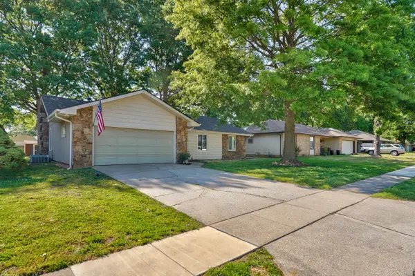 3267 S Benton Avenue, Springfield, MO 65807