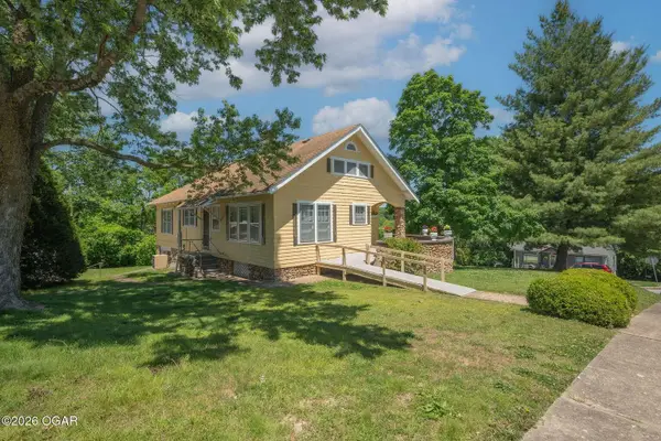 220 E Mckinney Street, Neosho, MO 64850