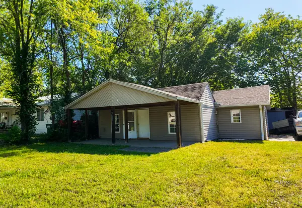 1208 N Fulbright Avenue, Springfield, MO 65802