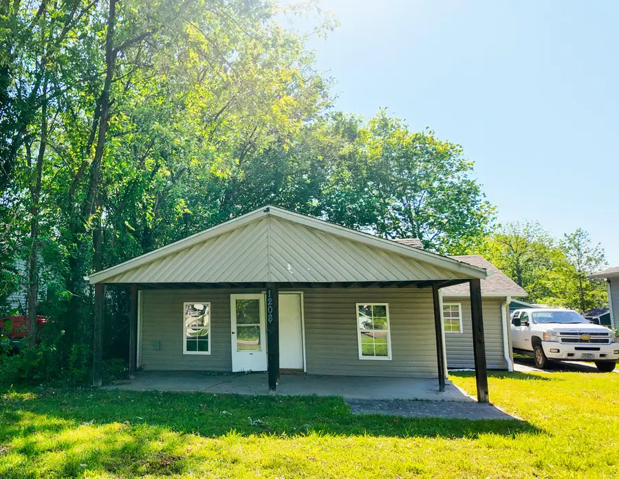1208 N Fulbright Avenue, Springfield, MO 65802 - #2