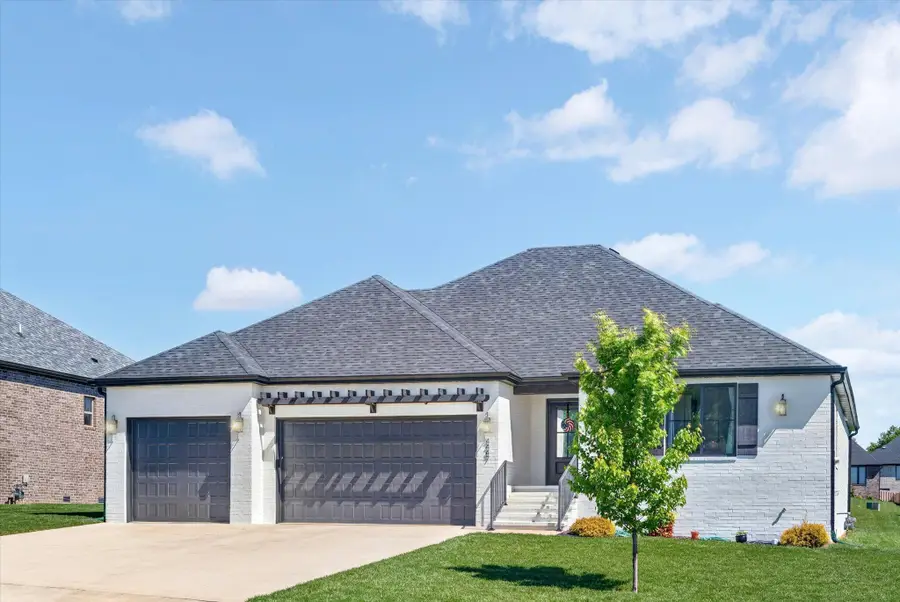 4447 E Kenwood Drive, Springfield, MO 65802 - #3