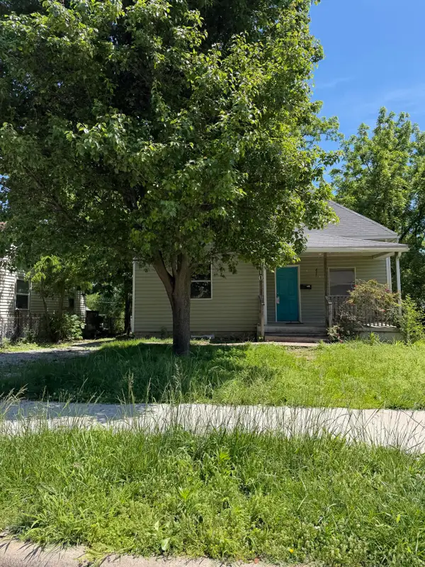 2010 N Rogers Avenue, Springfield, MO 65803