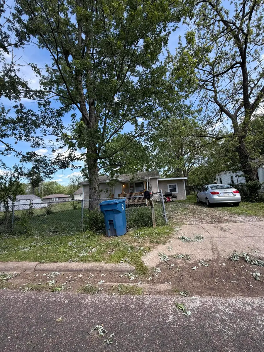 1206 N Brown Avenue, Springfield, MO 65802 - #2