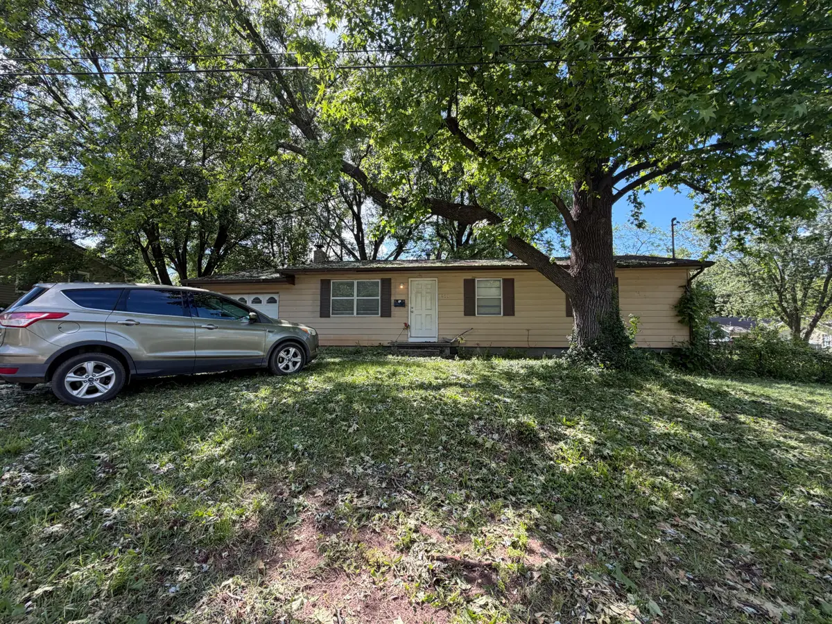 631 S Golden Avenue, Springfield, MO 65802 - #1
