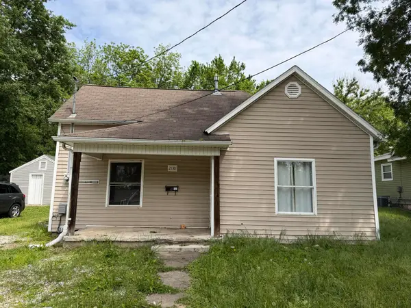 2138 N Taylor Avenue, Springfield, MO 65803