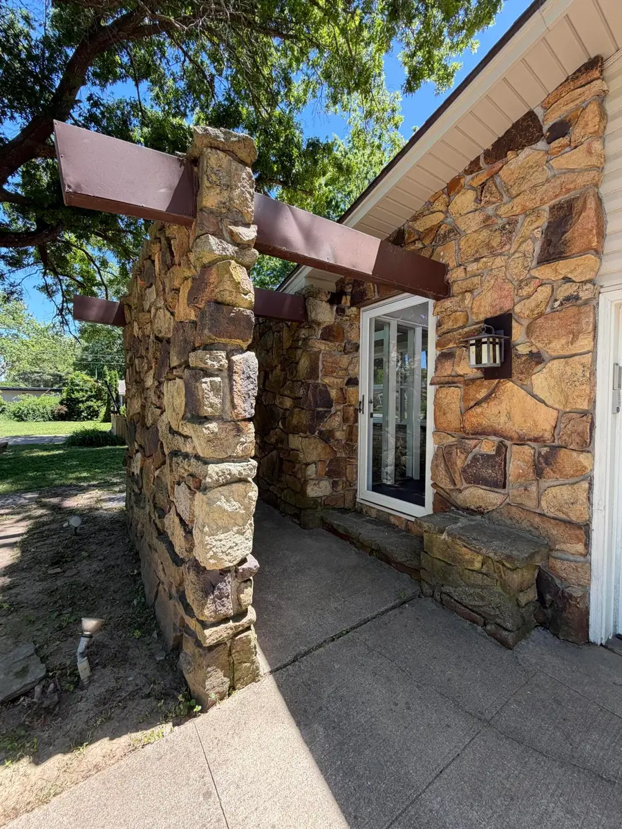 2126 E Crestview Street, Springfield, MO 65804 - #3