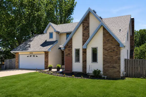 944 E Walnut Lawn Street, Springfield, MO 65807