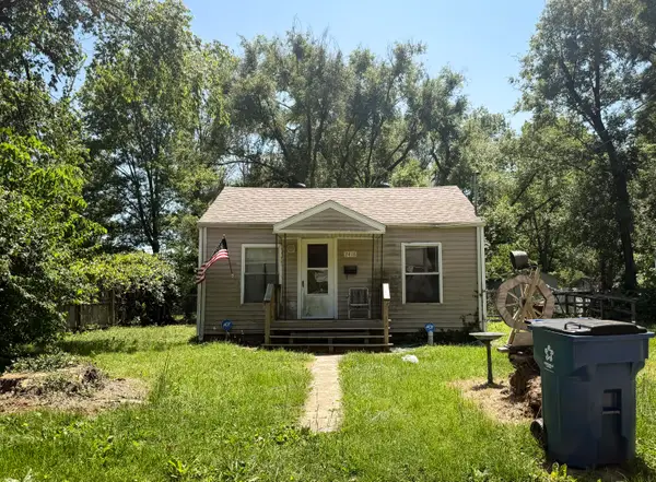 2416 W Monroe Street, Springfield, MO 65802