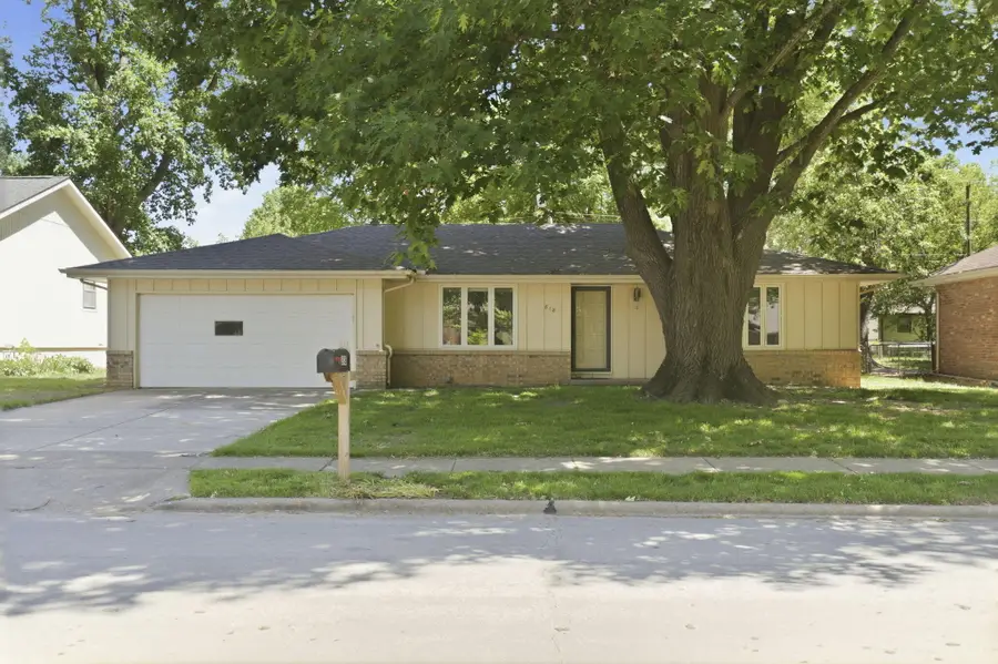 818 E Woodland Street, Springfield, MO 65807 - #2