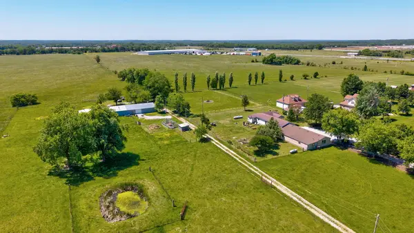 1392 Highway Y, Bolivar, MO 65613