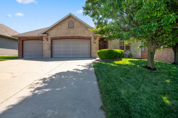 3746 N Croswell Avenue, Springfield, MO 65803