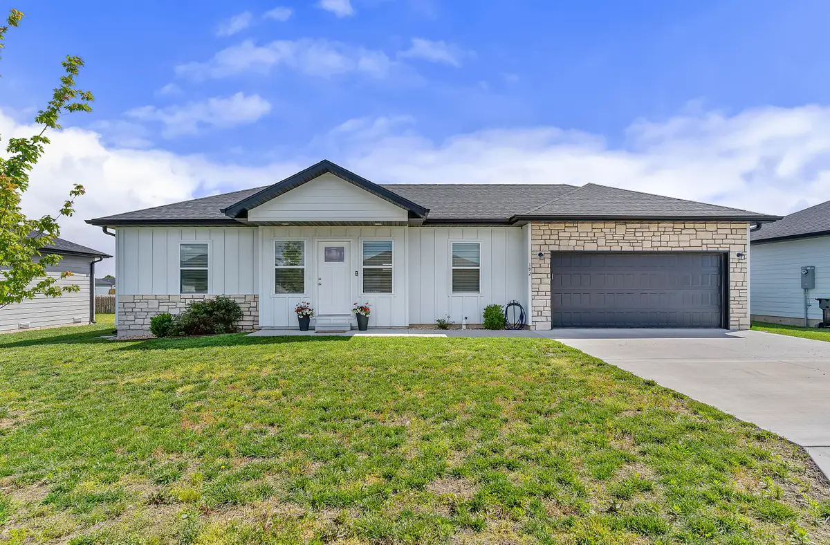 192 W Bluegrass Street, Rogersville, MO 65742 - #1