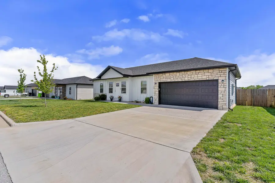 192 W Bluegrass Street, Rogersville, MO 65742 - #3