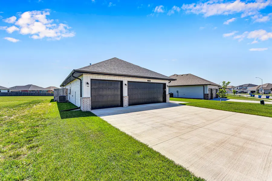 832 S Parkside Circle, Nixa, MO 65714 - #2