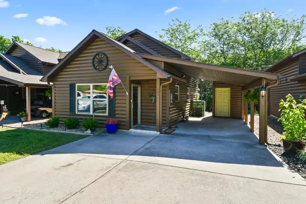 105 Bears Paw Way, Hollister, MO 65672