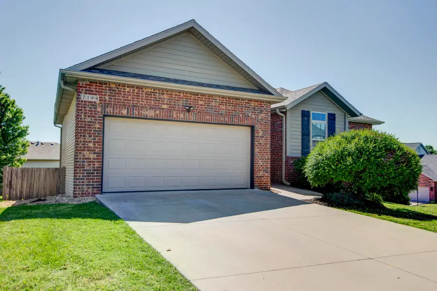 2100 N Williamsburg Lane, Ozark, MO 65721 - #2