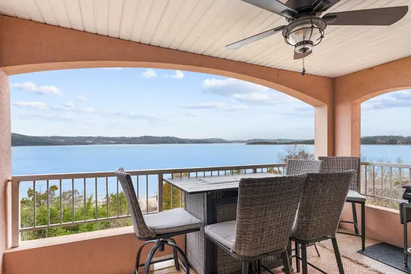 700 Emerald Pointe Drive #304, Hollister, MO 65672