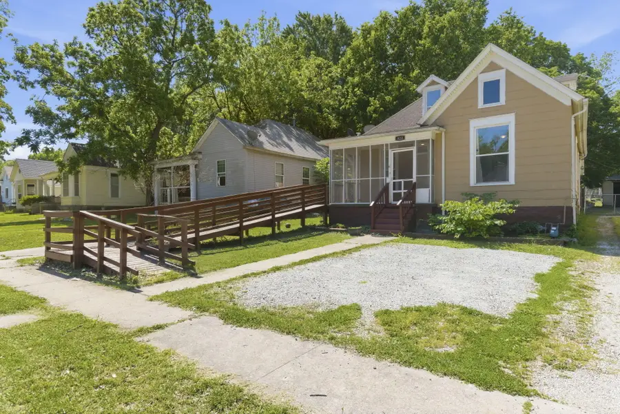822 W Scott Street, Springfield, MO 65802 - #2