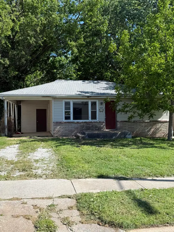 1323 W Poplar Street, Springfield, MO 65802