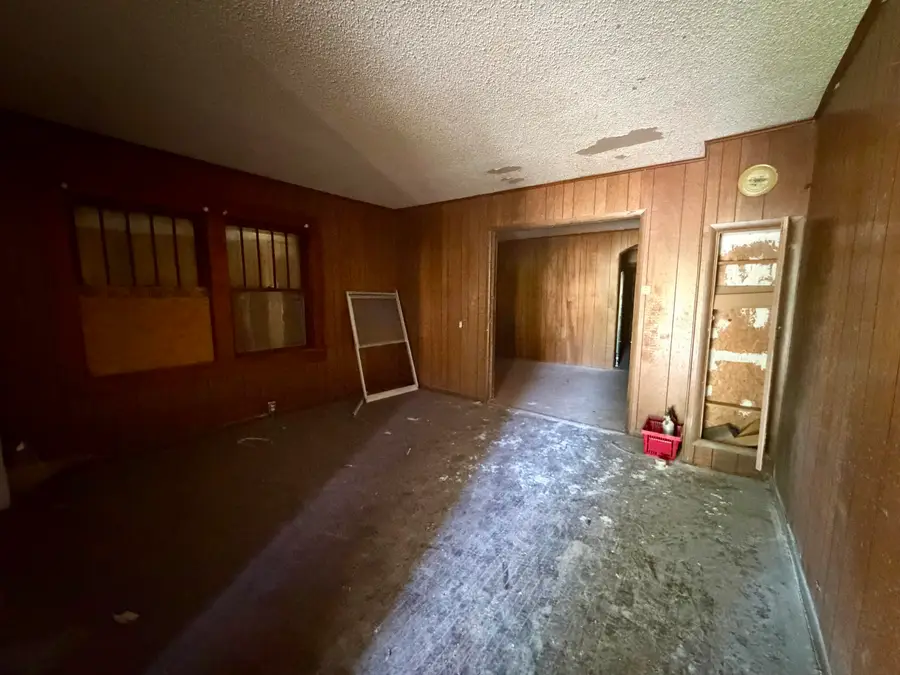 620 S Douglas Avenue, Springfield, MO 65806 - #3