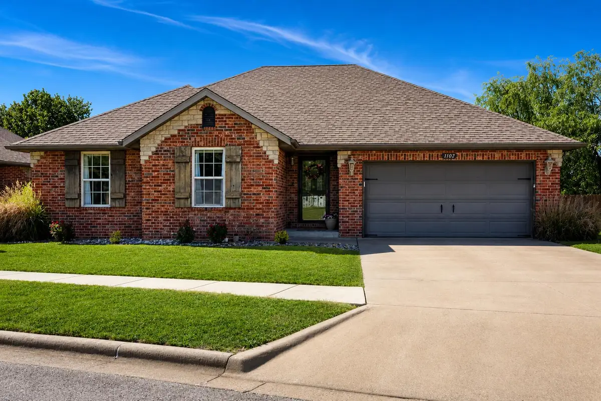 1107 N Gretchen Street, Nixa, MO 65714 - #1