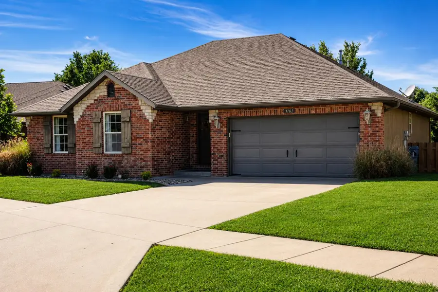 1107 N Gretchen Street, Nixa, MO 65714 - #3